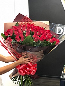 זר ורדים אדומים זר ורדים אדומים