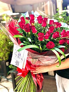 RED ROSES RED ROSES